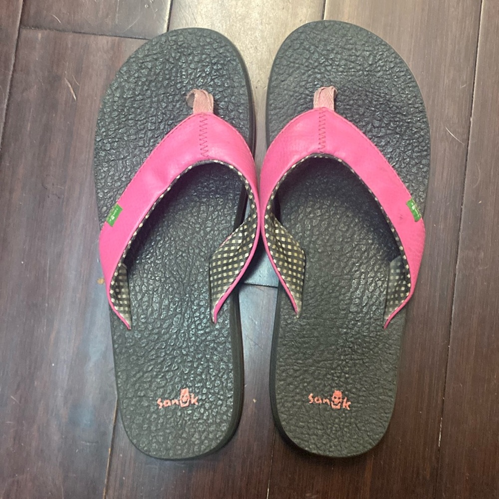Sanuk flip flops